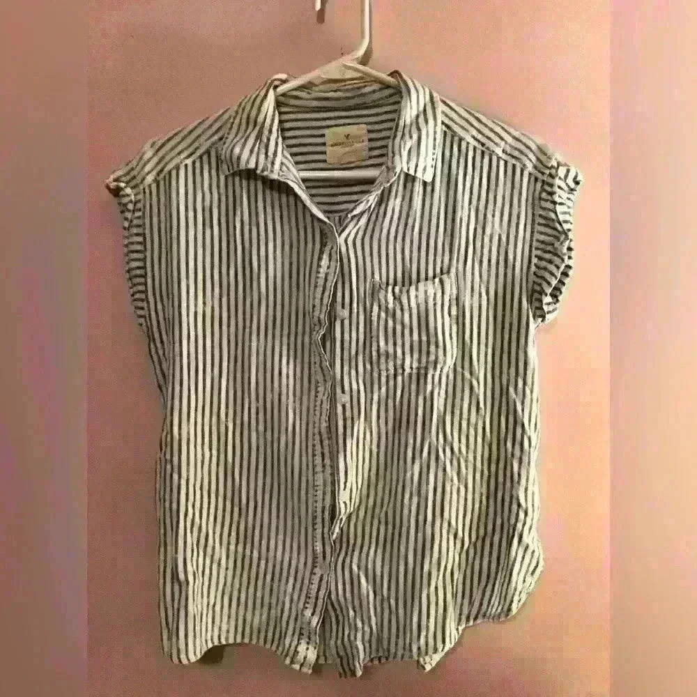 American Eagle cropped sleeved top